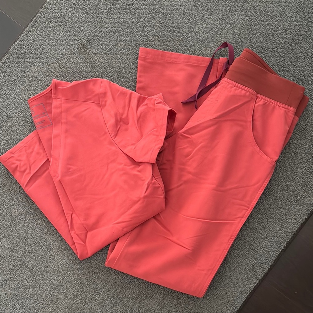 Figs Coral Scrub Set